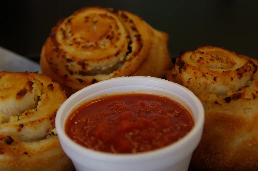 Garlic rolls with marinara